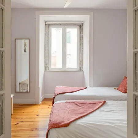Joivy Inviting Flat Next To Carmo Convent