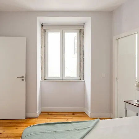 Joivy Inviting Flat Next To Carmo Convent Lisbon